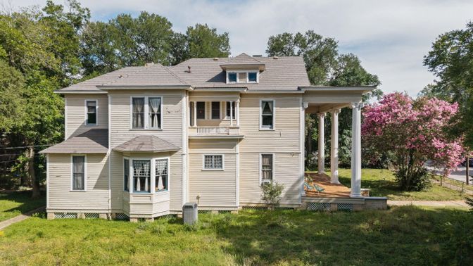 Backyard, Exterior, Facade, Georgian