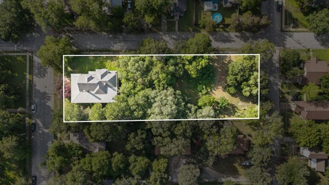 Exterior, Drone