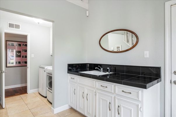 Interior, Washer, Wood Texture Flooring