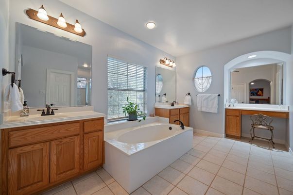 Bathroom, Dual Sink Vanities, Interior, Recessed Lighting