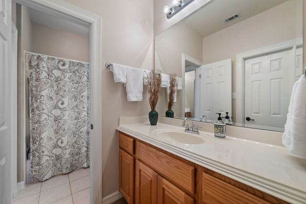 Bathroom, Dual Sink Vanities, Interior