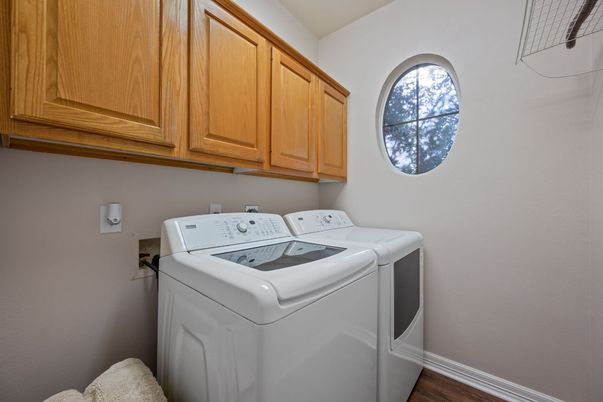 Interior, Washer, Wood Texture Flooring