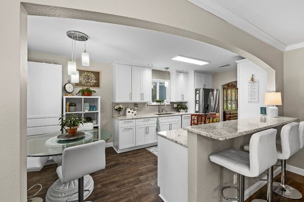 Dining room, Interior, Kitchen, Pendant Lights, Recessed Lighting, Wood Texture Flooring
