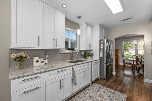 Dining room, Interior, Kitchen, Pendant Lights, Recessed Lighting, Wood Texture Flooring