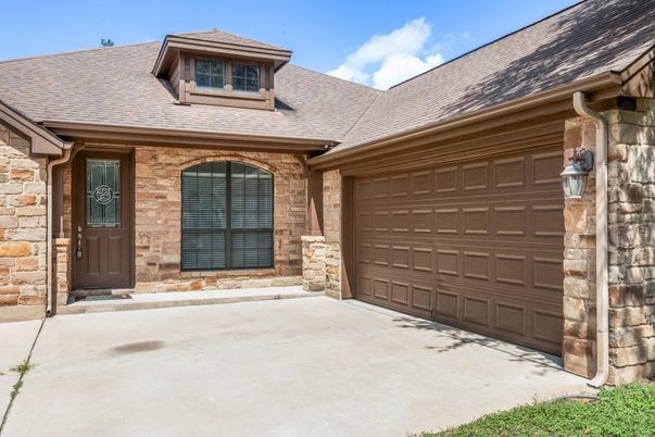 Attached, Exterior, Facade, Brick Facade, Log Home
