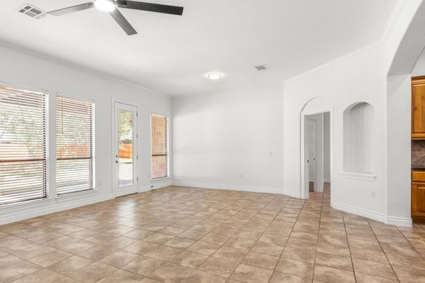 Empty room, Interior