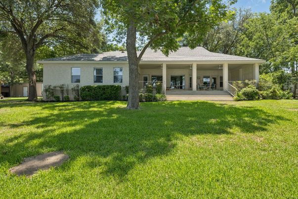 Backyard, Exterior, Facade, Ranch