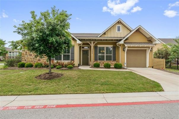 Attached, Exterior, Facade, American Craftsman