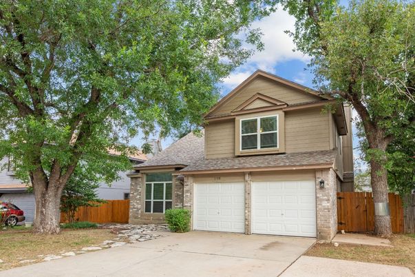 Attached, Exterior, Facade, American Craftsman