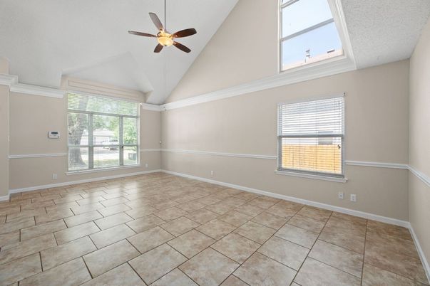 Empty room, Interior