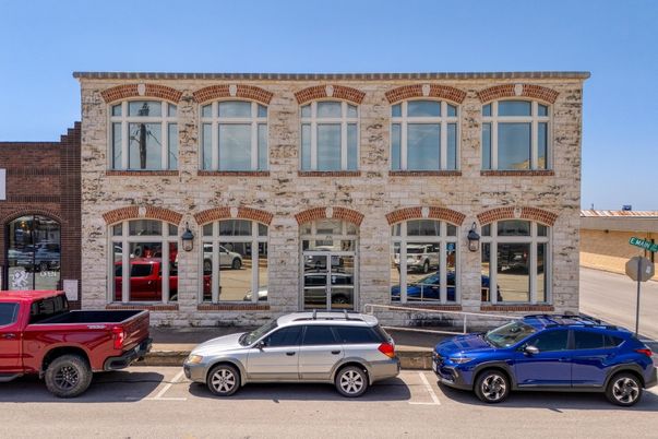 Exterior, Facade, Rowhouse