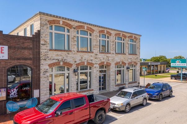 Exterior, Facade, Rowhouse