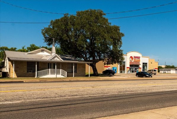 Exterior, Facade, None