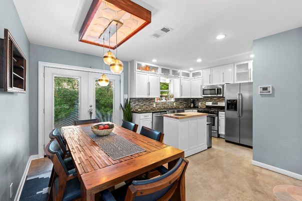 Dining room, Interior, Kitchen, Pendant Lights, Recessed Lighting, Stainless Steel Appliances