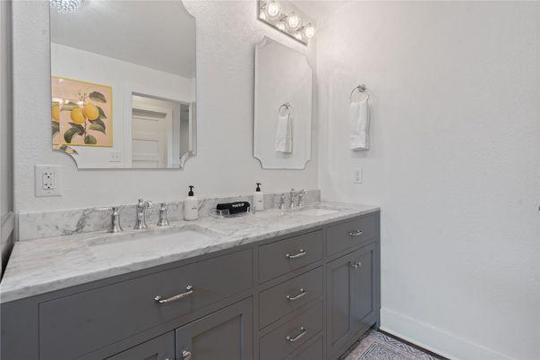 Bathroom, Dual Sink Vanities, Interior