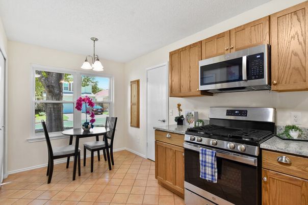 Dining room, Interior, Kitchen, Pendant Lights, Stainless Steel Appliances