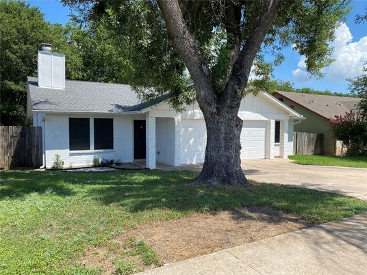 Attached, Exterior, Facade, Ranch