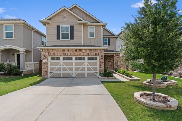 Attached, Exterior, Facade, American Craftsman