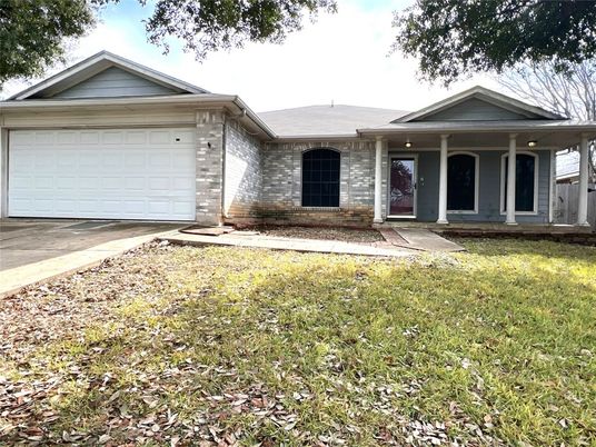 Attached, Exterior, Facade, Ranch