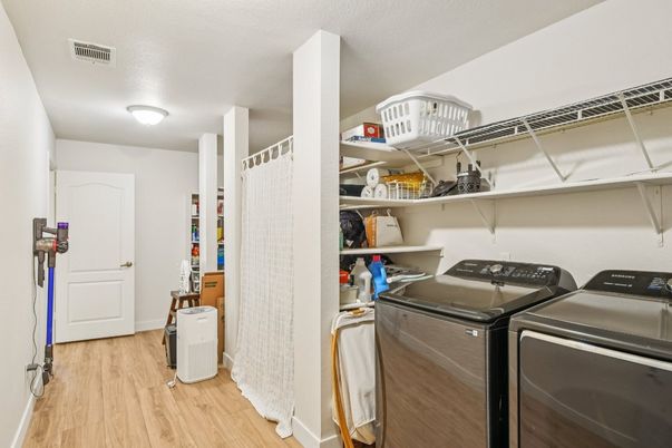 Interior, Utility Closets, Washer, Wood Texture Flooring