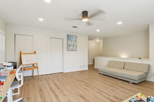 Interior, Recessed Lighting, Wood Texture Flooring