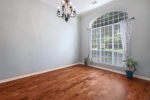 Chandelier, Empty room, Interior, Wood Texture Flooring