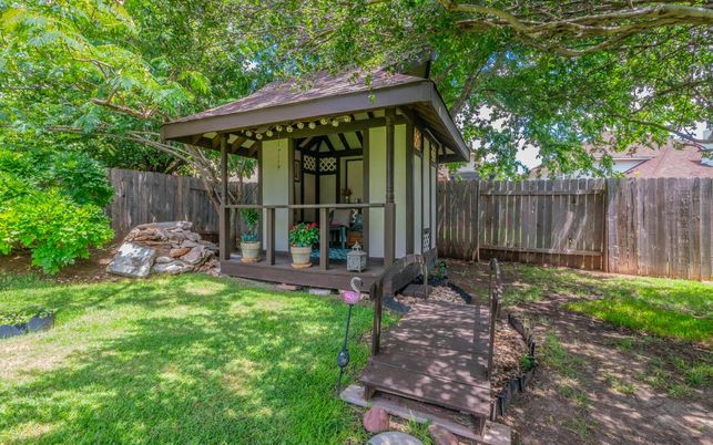 Backyard, Exterior