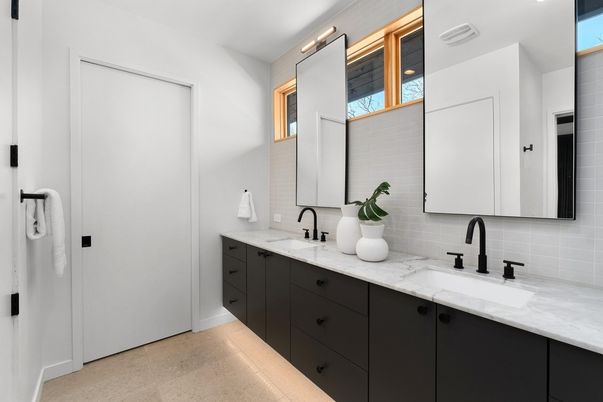 Bathroom, Dual Sink Vanities, Interior