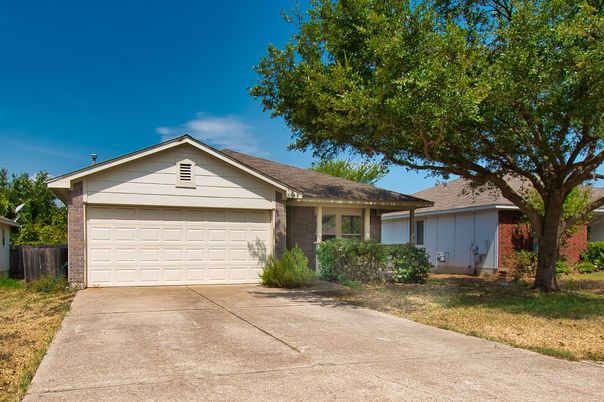 Attached, Exterior, Facade, Ranch