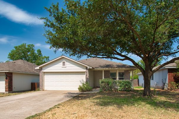 Attached, Exterior, Facade, Ranch