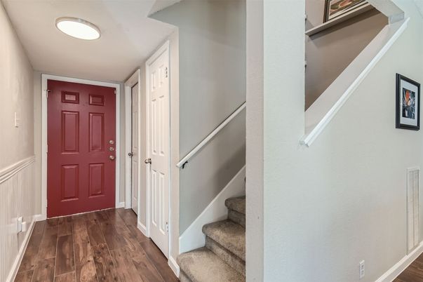 Interior, Recessed Lighting, Wood Texture Flooring