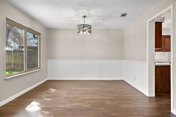 Empty room, Interior, Pendant Lights, Wood Texture Flooring