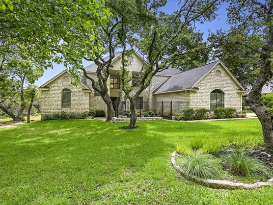 Backyard, Exterior, Facade, Brick Facade, Brick Traditional