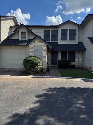 Attached, Exterior, Facade, American Craftsman
