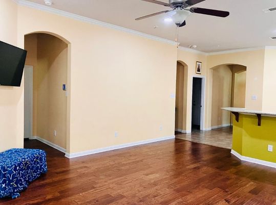 Interior, Recessed Lighting, Wood Texture Flooring