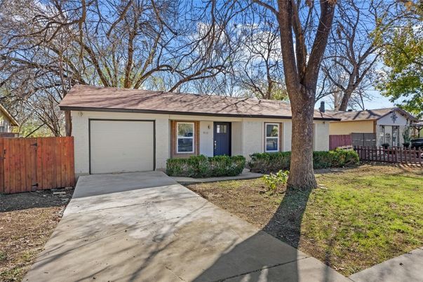 Attached, Exterior, Facade, Brick Facade, Ranch