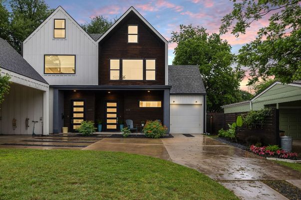 Attached, Exterior, Facade, Farmhouse