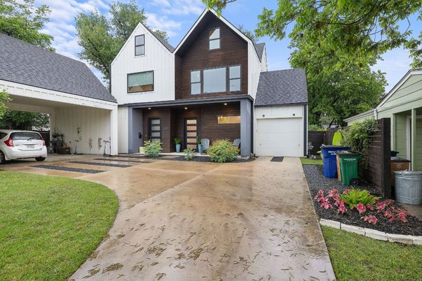 Attached, Exterior, Facade, Farmhouse