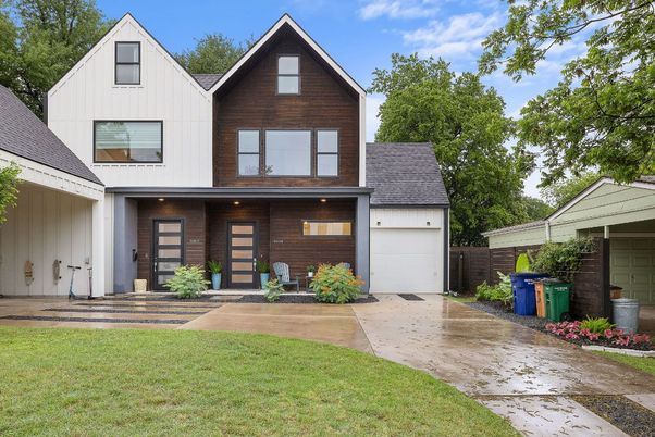 Attached, Exterior, Facade, Farmhouse