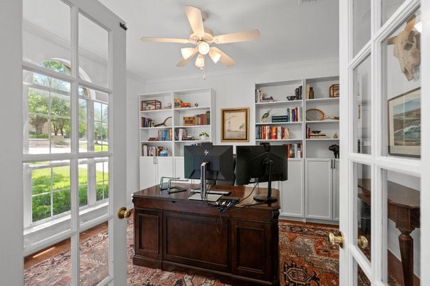 Home Office, Interior