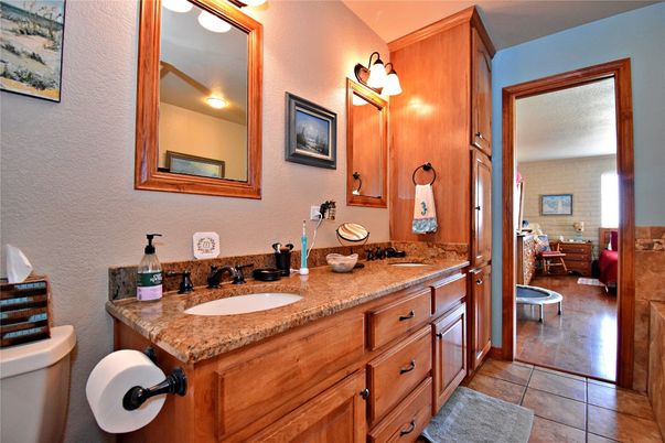 Bathroom, Dual Sink Vanities, Interior