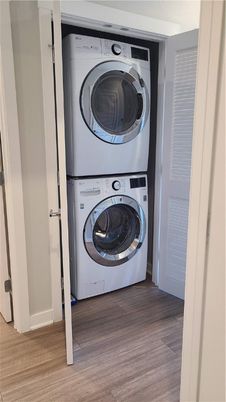 Interior, Utility Closets, Washer, Wood Texture Flooring