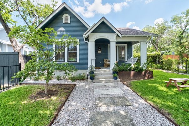 Exterior, Facade, Queen Anne Victorian