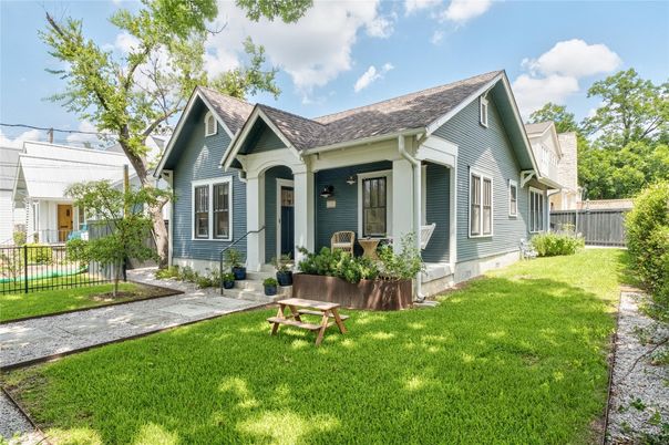 Backyard, Exterior, Facade, Farmhouse