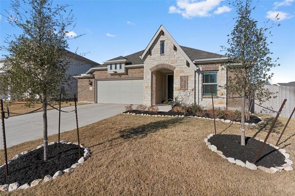 Attached, Exterior, Facade, Brick Traditional