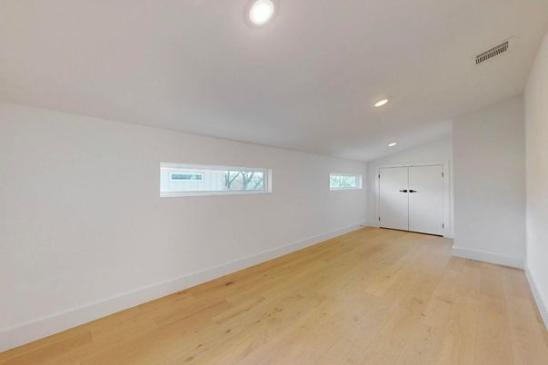 Empty room, Interior, Recessed Lighting, Wood Texture Flooring