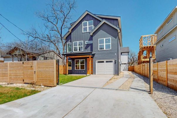 Attached, Exterior, Facade, Farmhouse