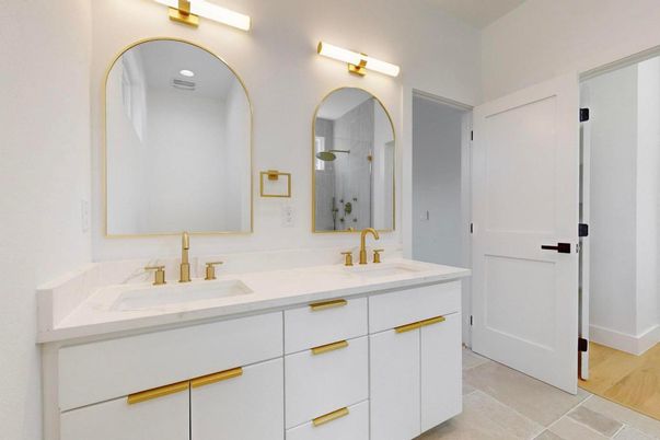 Bathroom, Dual Sink Vanities, Interior