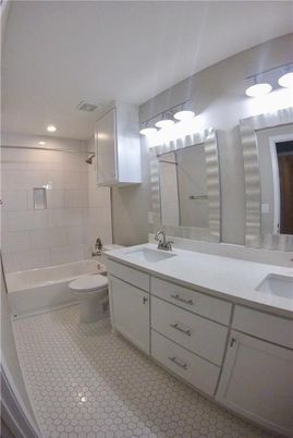 Bathroom, Dual Sink Vanities, Interior, Recessed Lighting