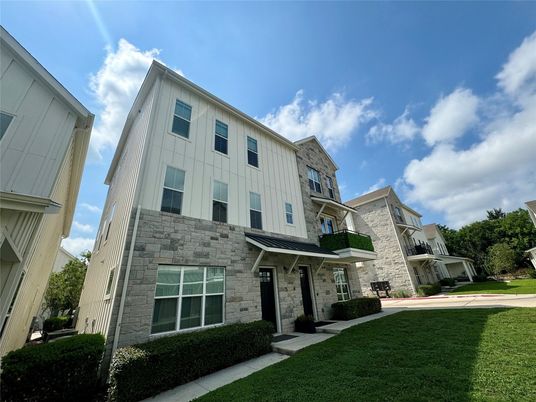 Exterior, Facade, Rowhouse